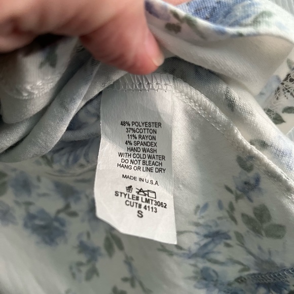 Lovely Melody Crochet Detail Tank Top - Picture 5 of 6